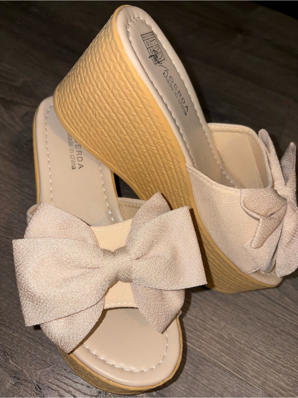 Women's Bow Wedge Sandals - Tan/Cream